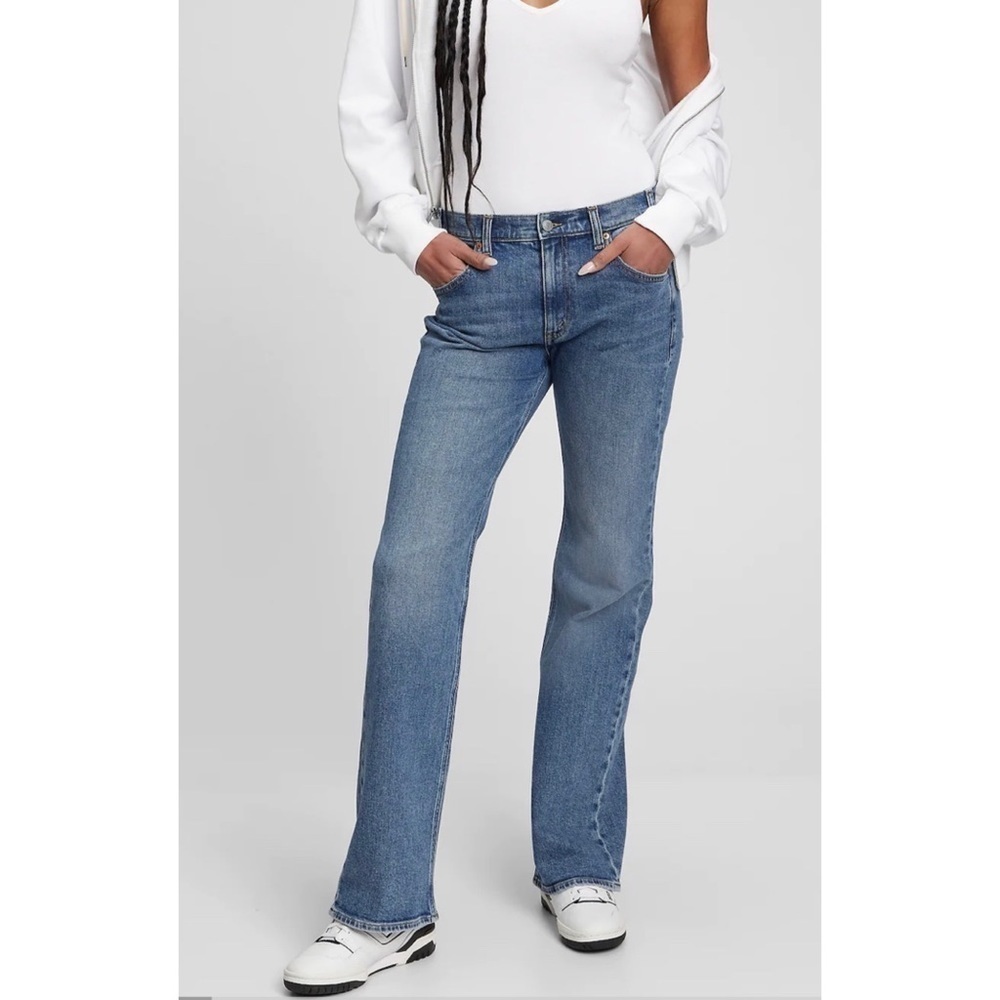 Gap flare women’s mid rise stretch 90s style jeans medium wash size 2